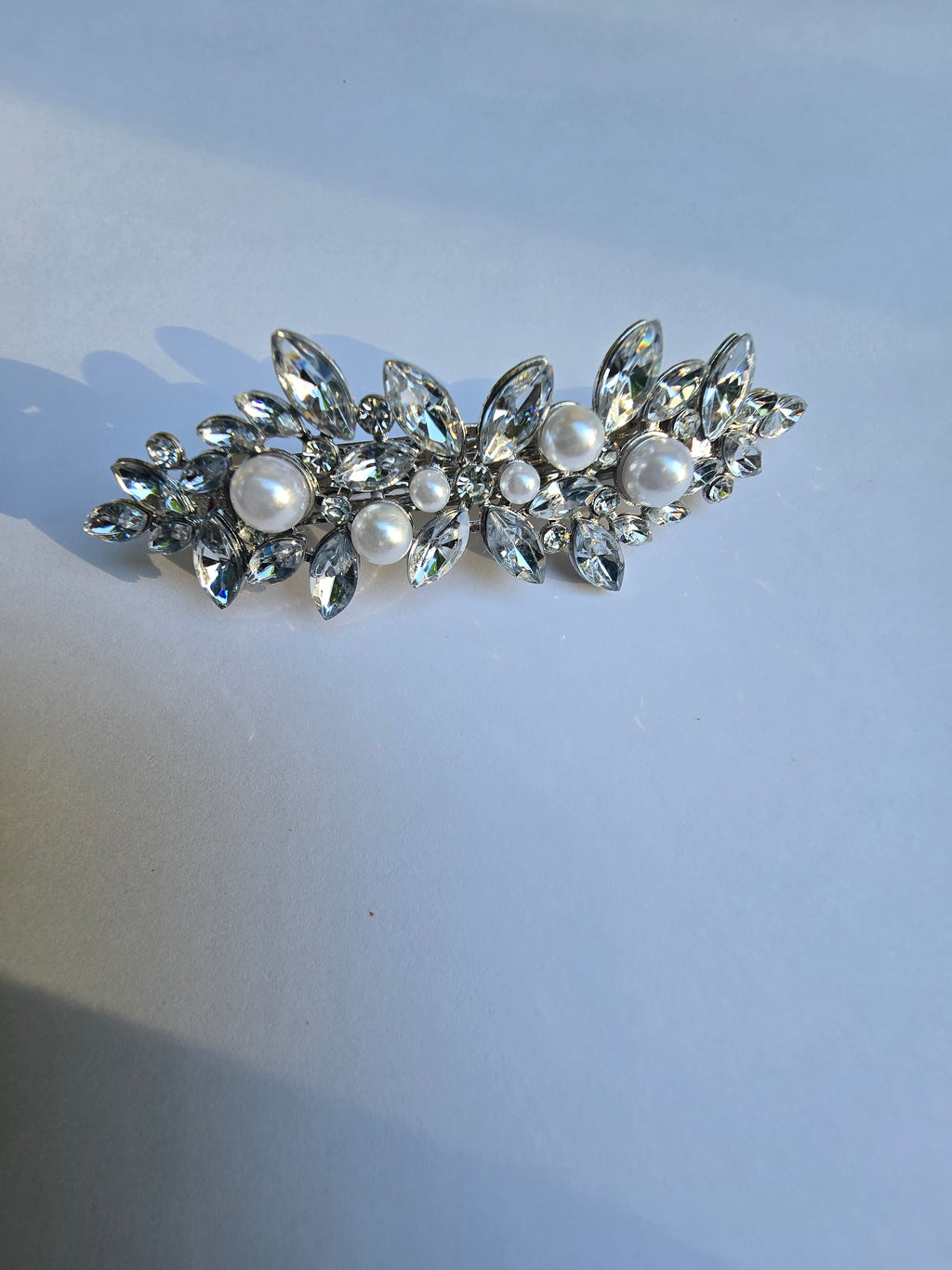 Hair clip with rhinestones and pearls