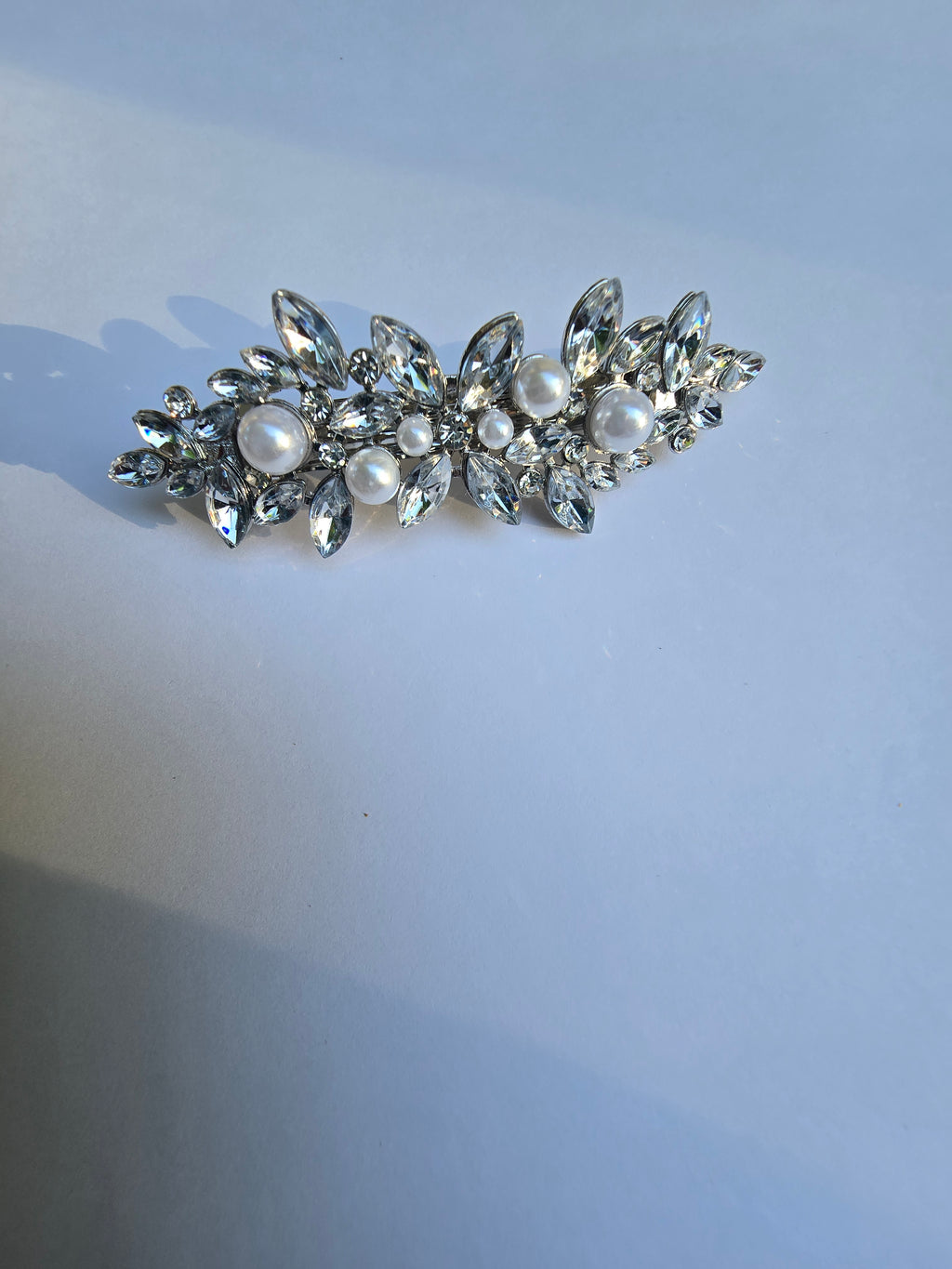 Hair clip with rhinestones and pearls