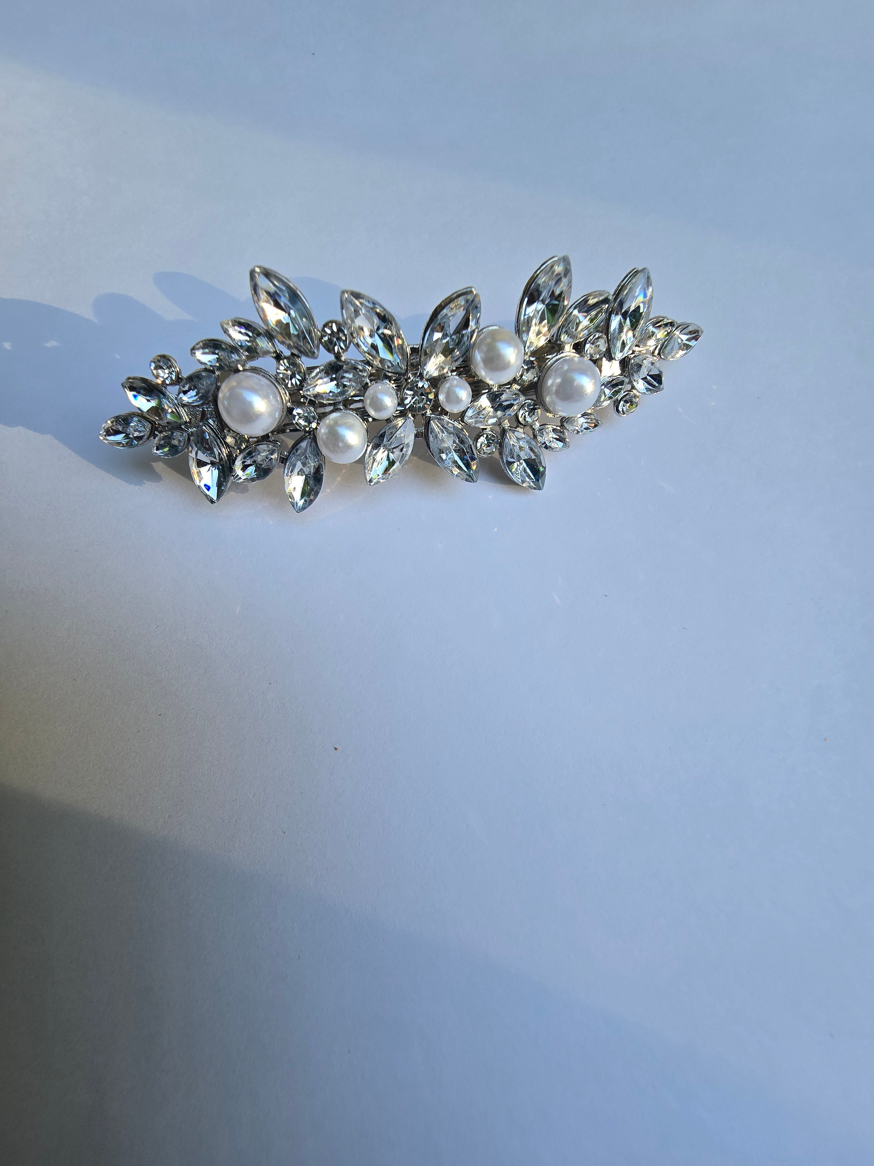 Hair clip with rhinestones and pearls