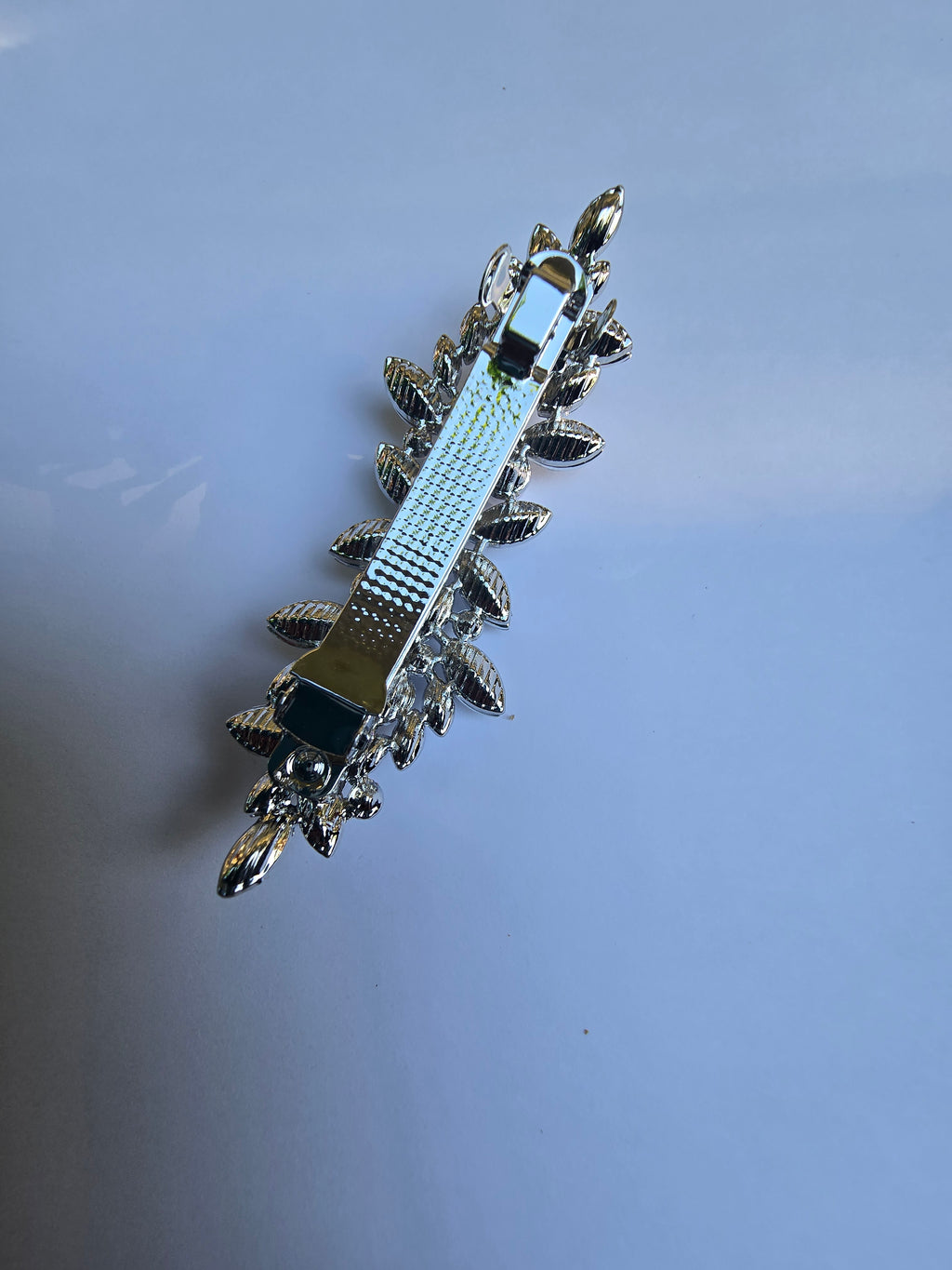 Hair clip with rhinestones and pearls