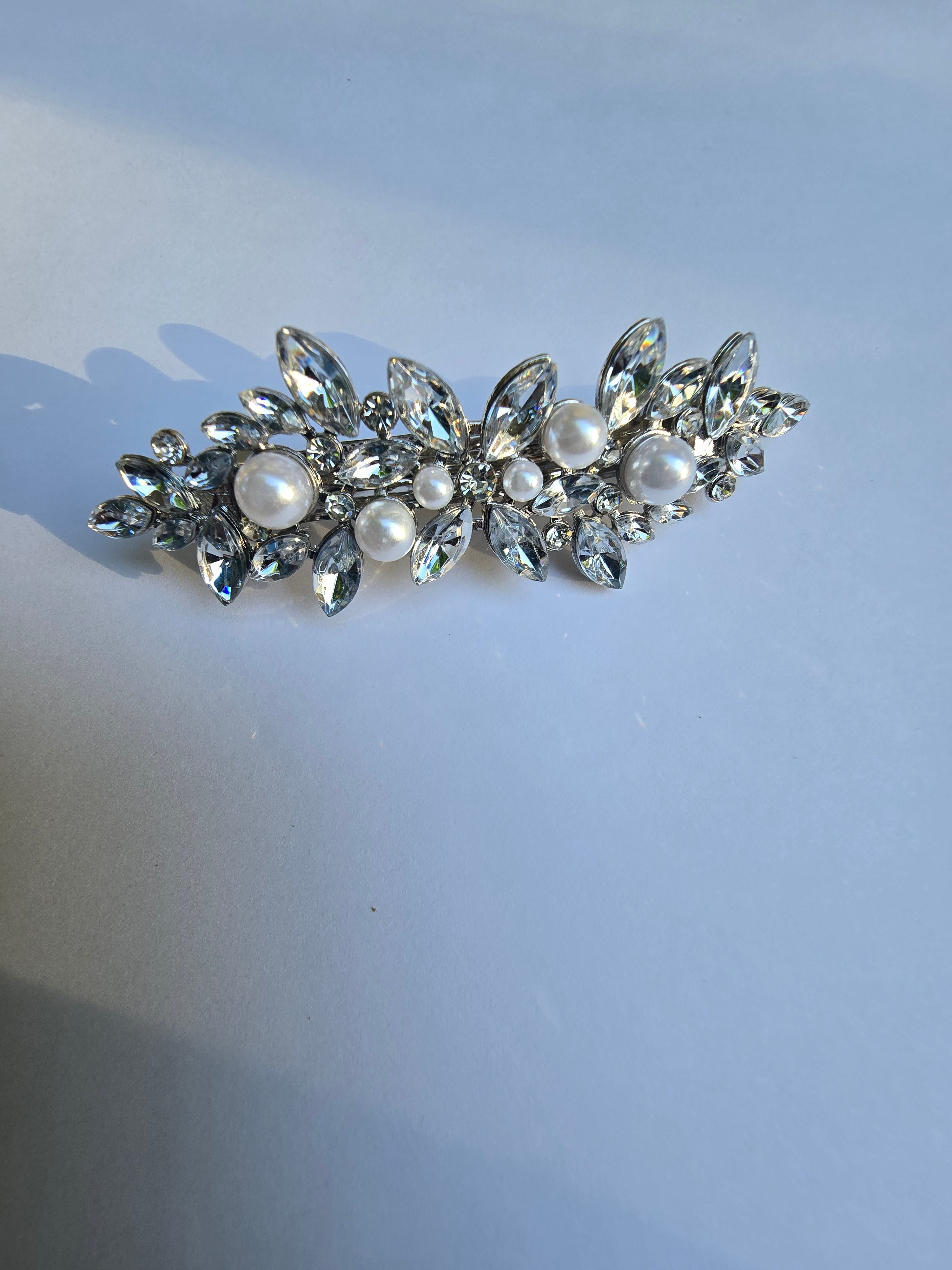 Hair clip with rhinestones and pearls